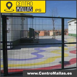 Puerta vehicular electrosoldada plegada galvanizada 2m. X 2m. de altura